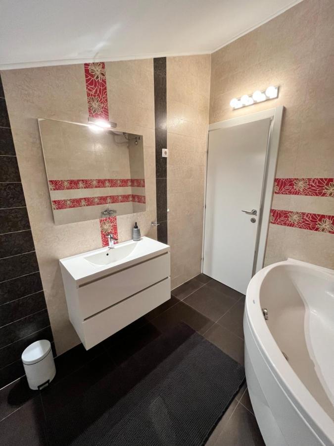Sky - Beautiful Rooftop Apartment With Shared Pool Spalato Esterno foto